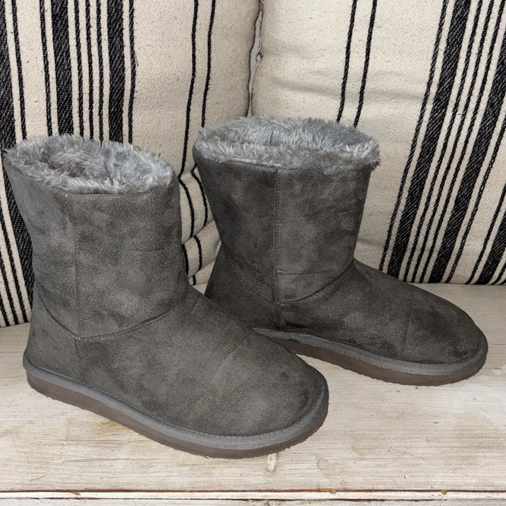 Aeropostale Gray Faux Suede Fur Lined Boots Warm Cozy Size 8 - Picture 4 of 11